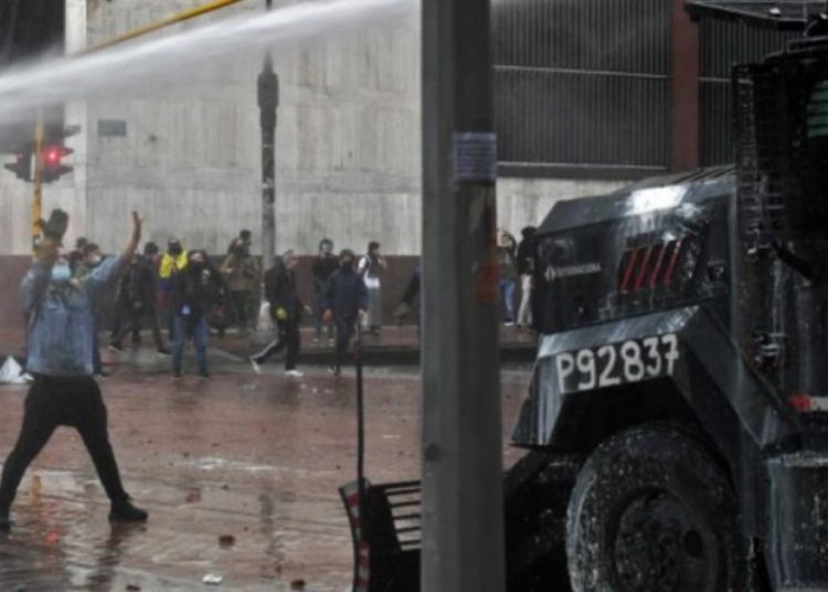 Human rights defenders call on Canada to end support to Colombian police and army