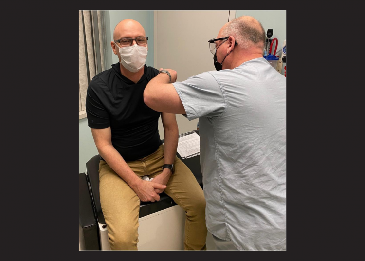 La mission du Dr. John Tobin: Guérir ceux atteints de méfiance envers le vaccin contre la COVID-19