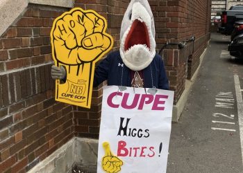 Dozens join CUPE strikers in Sackville to show solidarity and support