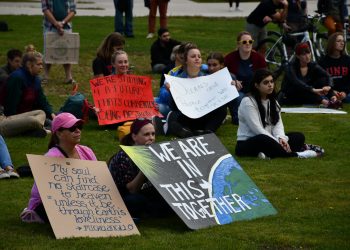 Students call on the University of New Brunswick to divest from fossil fuels