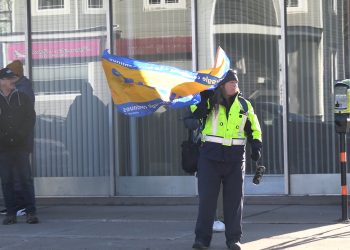 Postal workers protest back-to-work order in Moncton [video]
