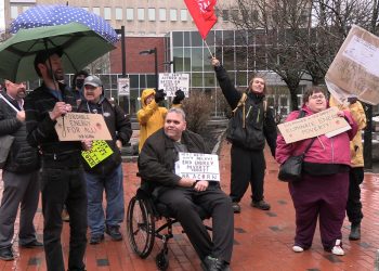 ‘Low-income tenants can’t keep their lights on,’ activists tell NB Power [video]