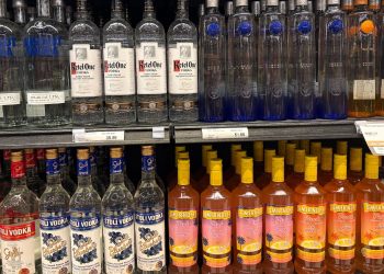 ‘Panic attacks’ as retail workers forced to deal with surge in shoplifting [video]