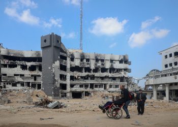Palestinian photojournalist documents ‘uninhabitable’ Gaza Strip [video]