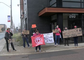 Tenants target Moncton-area landlord, call for government to end ‘rent control loopholes’ [video]