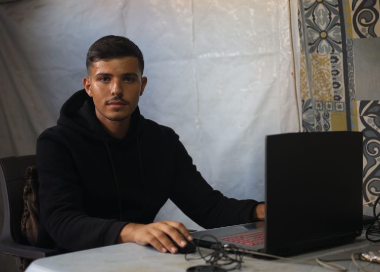 Student accepted into UNB grad program stranded in Gaza awaiting Canadian study permit [video]