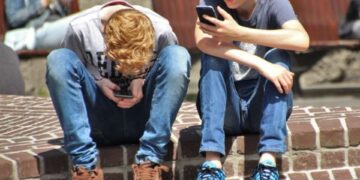 Federal social media bill threatens to undermine privacy rights, alienate youth: critics [audio]
