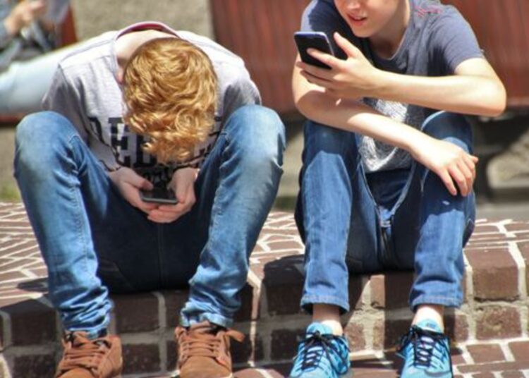 Federal social media bill threatens to undermine privacy rights, alienate youth: critics [audio]